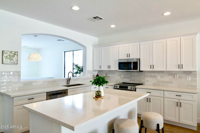 1236 E NIGHTINGALE Lane, Gilbert, AZ 85298