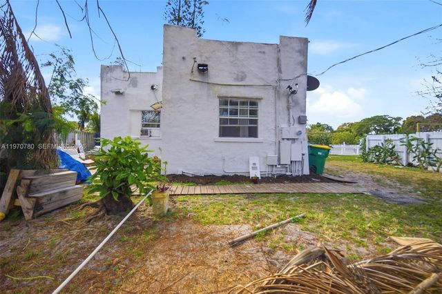 224 SW 14th St, Dania Beach, FL 33004