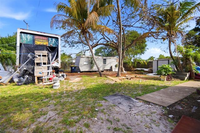 224 SW 14th St, Dania Beach, FL 33004