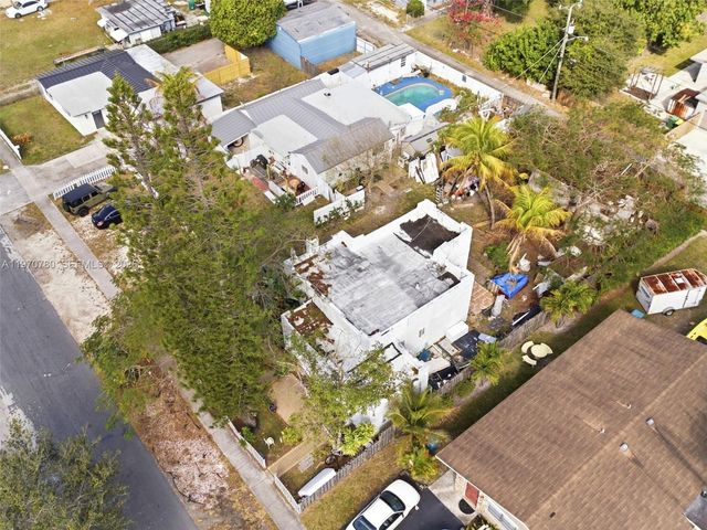 224 SW 14th St, Dania Beach, FL 33004