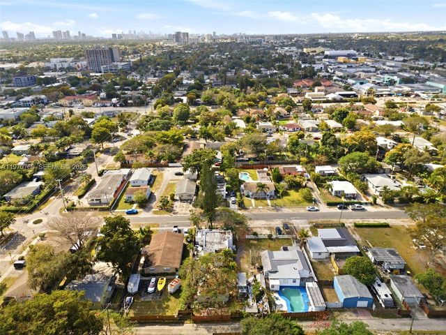 224 SW 14th St, Dania Beach, FL 33004