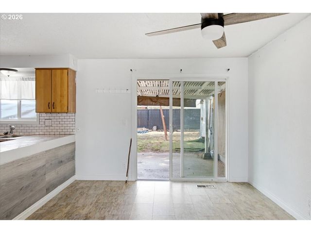 1603 POWELL St, Albany, OR 97322