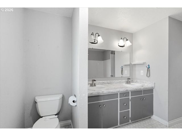 1603 POWELL St, Albany, OR 97322