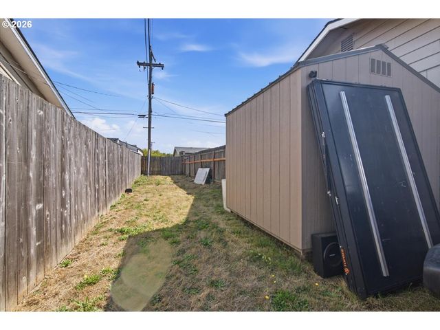 1603 POWELL St, Albany, OR 97322