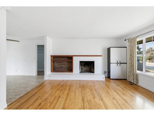 1603 POWELL St, Albany, OR 97322