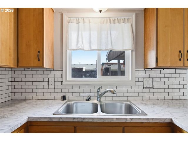 1603 POWELL St, Albany, OR 97322