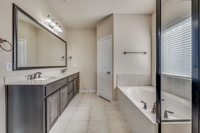 438 Brookdale Drive, Midlothian, TX 76065