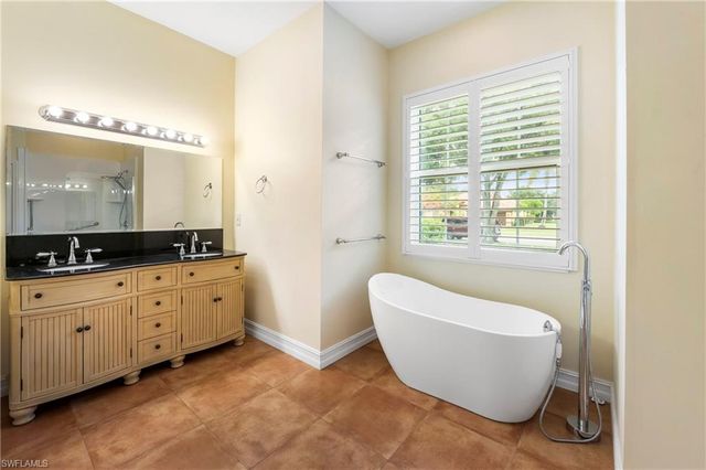 3323 Mystic River DR, Naples, FL 34120