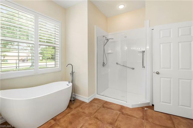 3323 Mystic River DR, Naples, FL 34120