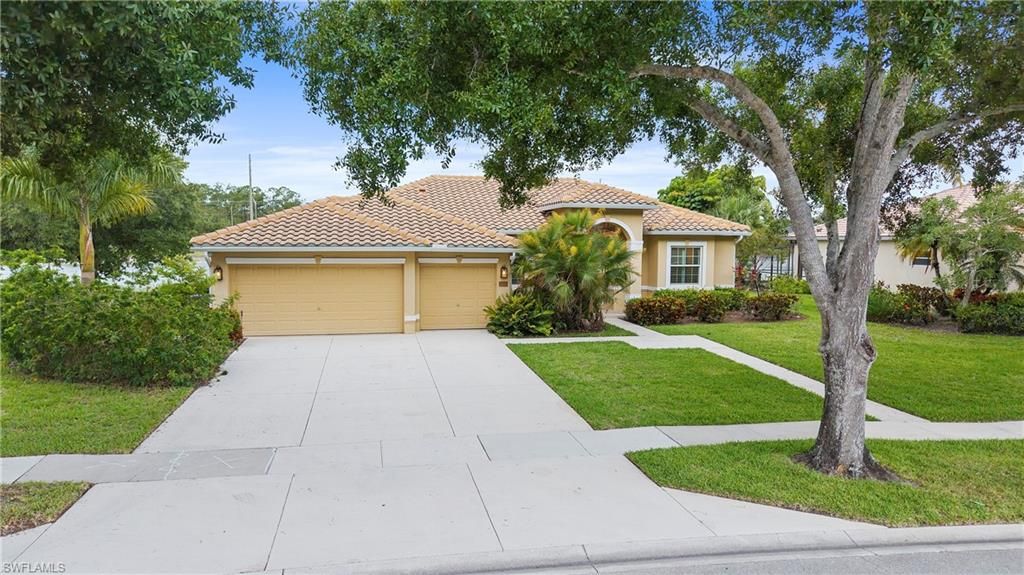 3323 Mystic River DR, Naples, FL 34120