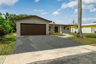 3690 NW 26th St, Lauderdale Lakes, FL 33311