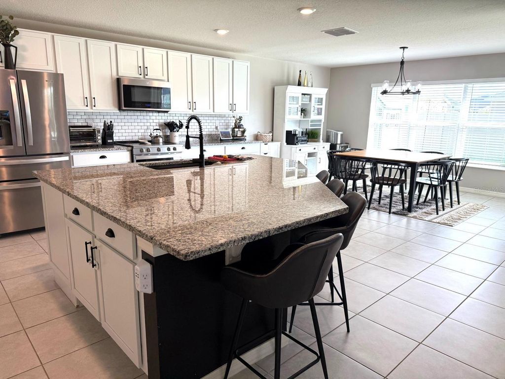 Image 13 of property listing at 2346 UPLAND LANE, Apopka, FL 32712