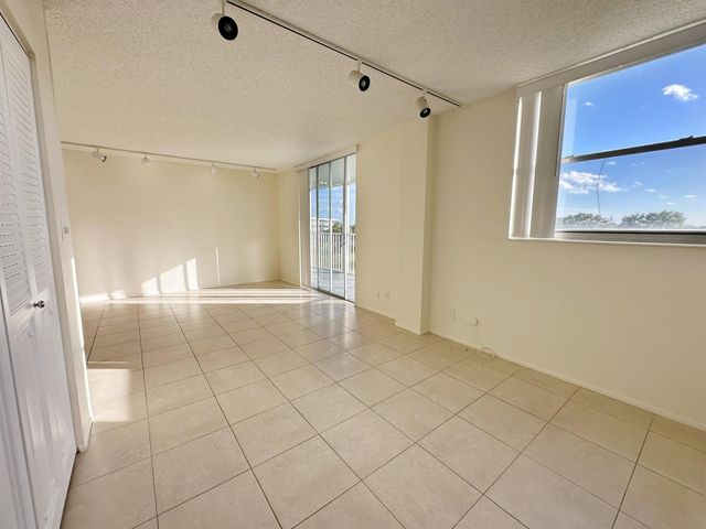 5301 NW 2nd Avenue 401, Boca Raton, FL 33487