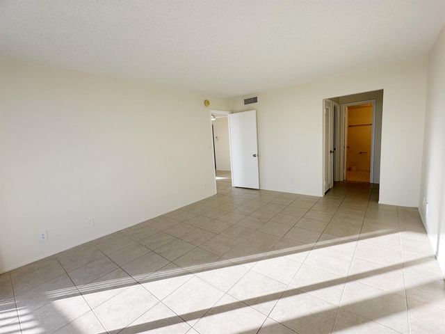 5301 NW 2nd Avenue 401, Boca Raton, FL 33487