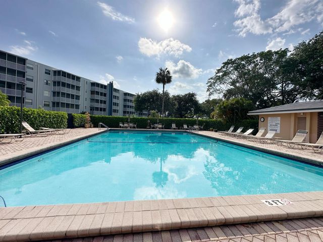5301 NW 2nd Avenue 401, Boca Raton, FL 33487