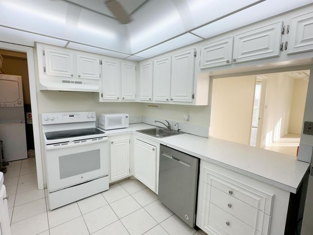 5301 NW 2nd Avenue 401, Boca Raton, FL 33487