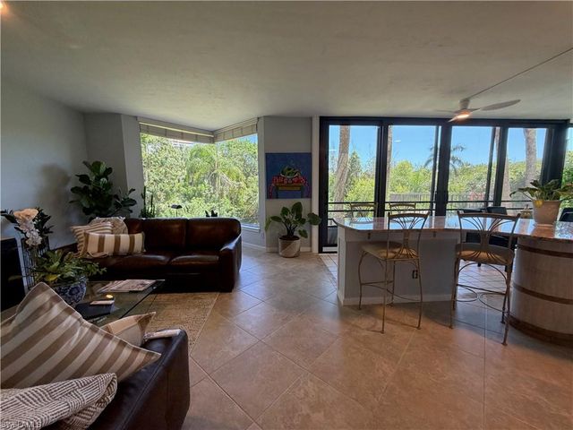 5555 Heron Point DR 101, Naples, FL 34108