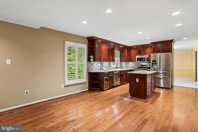 110 SUMMIT HALL RD, Gaithersburg, MD 20877