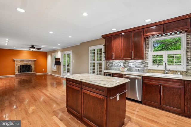 110 SUMMIT HALL RD, Gaithersburg, MD 20877