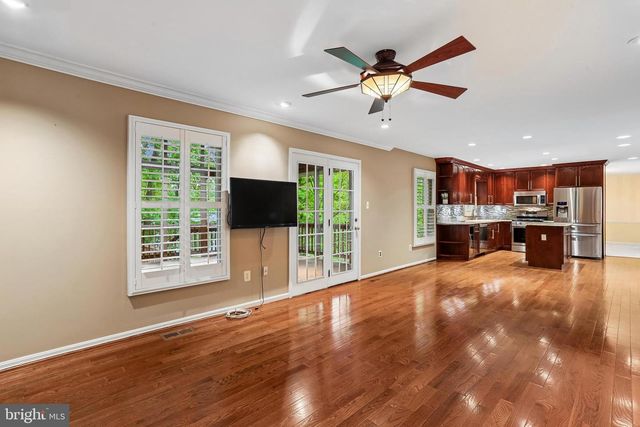 110 SUMMIT HALL RD, Gaithersburg, MD 20877