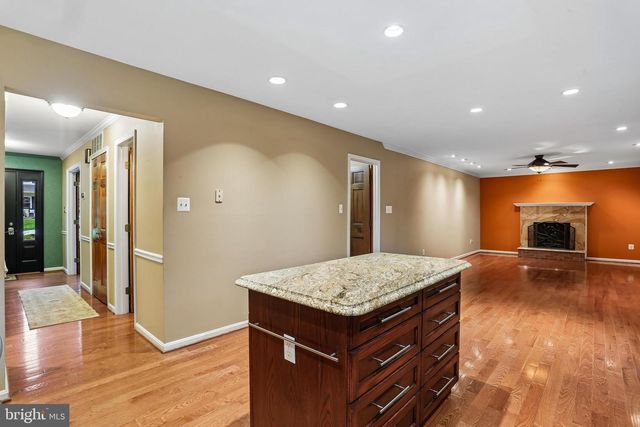 110 SUMMIT HALL RD, Gaithersburg, MD 20877