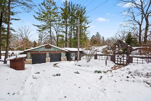 7774 E Saint Huberts Trail, Hesperia, MI 49421