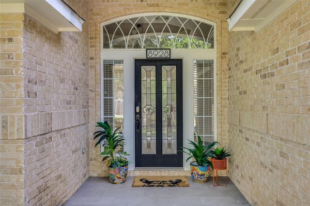 8928 La Siesta BND, Austin, TX 78749