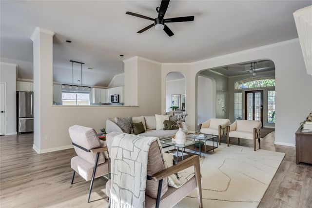 8928 La Siesta BND, Austin, TX 78749