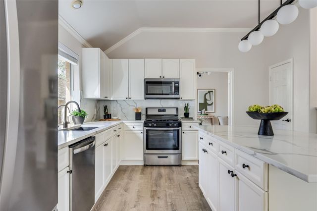 8928 La Siesta BND, Austin, TX 78749