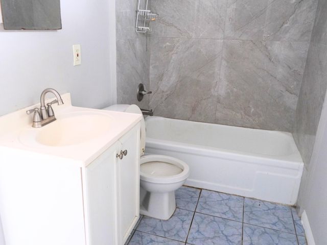 438 ROSELAND Drive studio 2, West Palm Beach, FL 33405