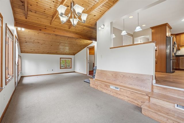 165 Timber Lane, Robins, IA 52328