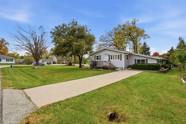 165 Timber Lane, Robins, IA 52328