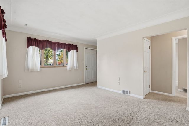 165 Timber Lane, Robins, IA 52328