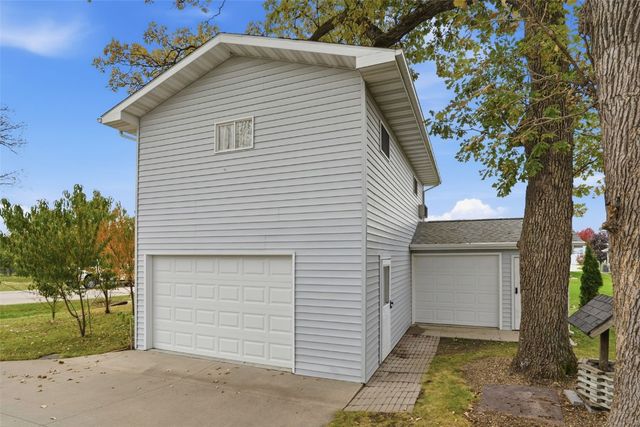 165 Timber Lane, Robins, IA 52328