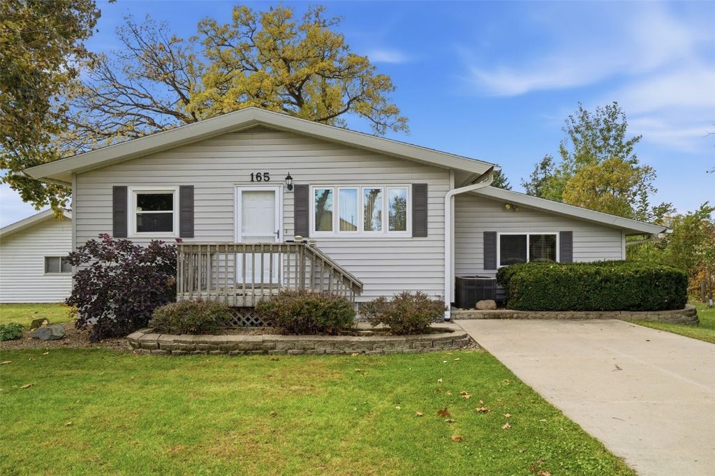 165 Timber Lane, Robins, IA 52328