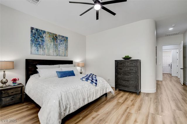 11251 La Madre Ridge Drive, Las Vegas, NV 89135