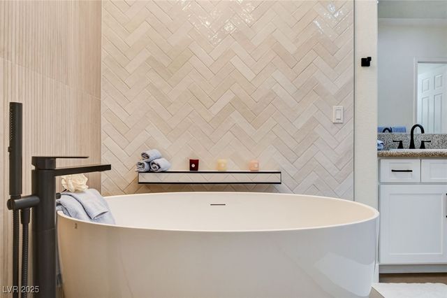 11251 La Madre Ridge Drive, Las Vegas, NV 89135