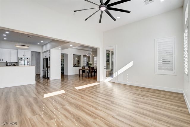 11251 La Madre Ridge Drive, Las Vegas, NV 89135