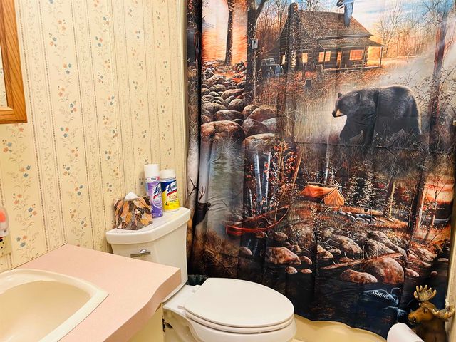 26 Dalton Road, Pittsburg, NH 03592