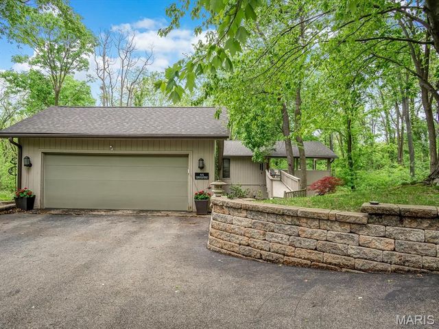 44 Larkmoor Drive, Glen Carbon, IL 62034