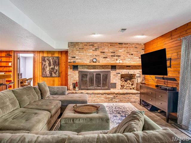 44 Larkmoor Drive, Glen Carbon, IL 62034