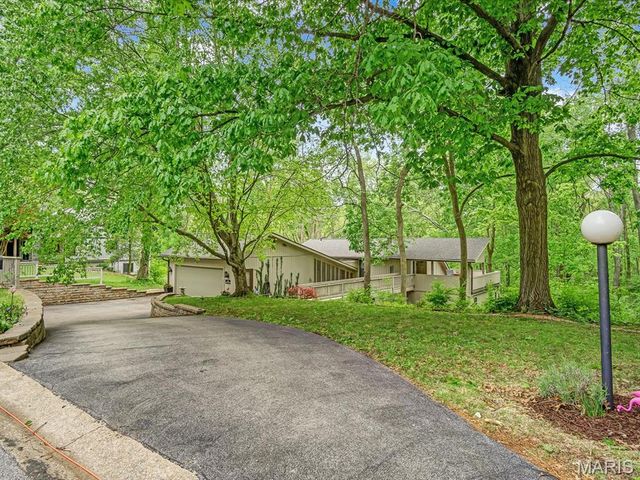 44 Larkmoor Drive, Glen Carbon, IL 62034