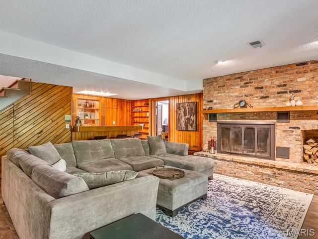 44 Larkmoor Drive, Glen Carbon, IL 62034