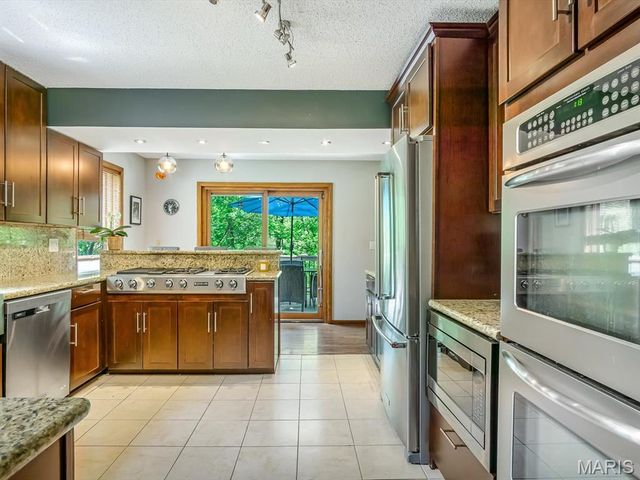 44 Larkmoor Drive, Glen Carbon, IL 62034