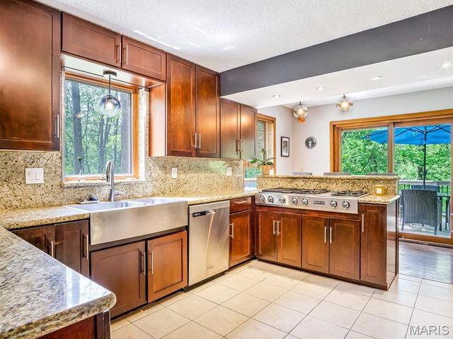 44 Larkmoor Drive, Glen Carbon, IL 62034