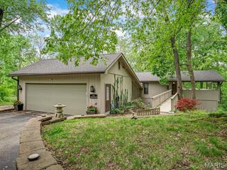 44 Larkmoor Drive, Glen Carbon, IL 62034