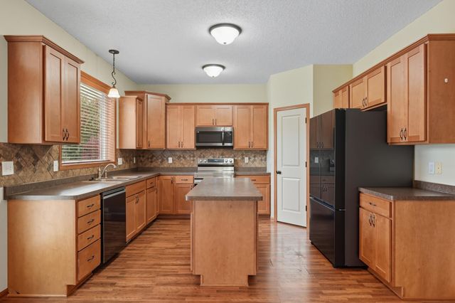 11333 Ivywood Trail, Woodbury, MN 55129