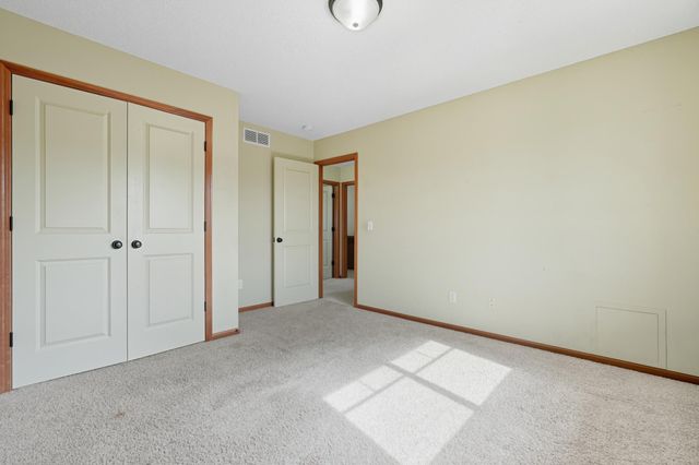 11333 Ivywood Trail, Woodbury, MN 55129