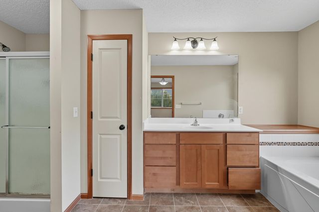11333 Ivywood Trail, Woodbury, MN 55129