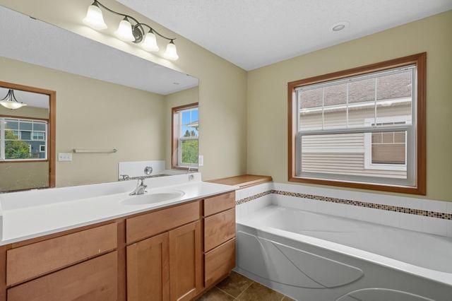 11333 Ivywood Trail, Woodbury, MN 55129